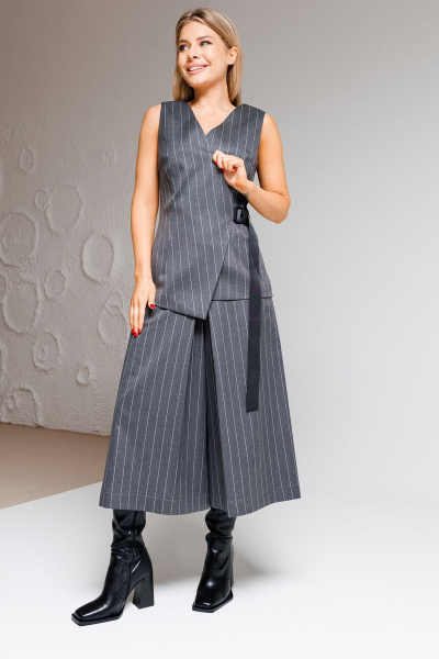 Жилет с застежкой на тесьму и юбка-брюки А-силуэта Ambera Style 2052 серый_полоска - фото 1