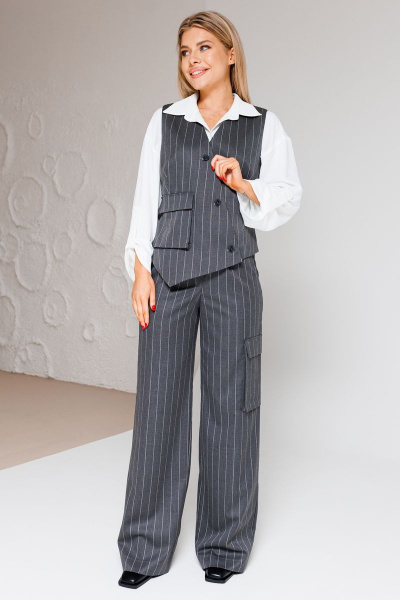 Двухпредметный костюм с жилетом и брюками в стиле карго Ambera Style 2054 серый_полоска - фото 6