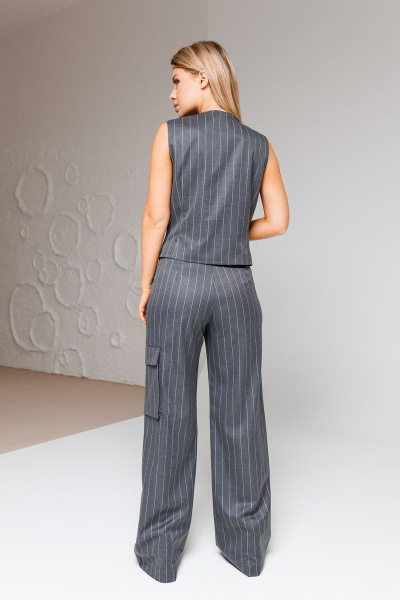 Двухпредметный костюм с жилетом и брюками в стиле карго Ambera Style 2054 серый_полоска - фото 2