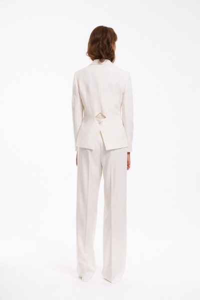 Нарядный приталенный жакет и комбинезон из текстиля KaVaRi 8014.1 белый - фото 8