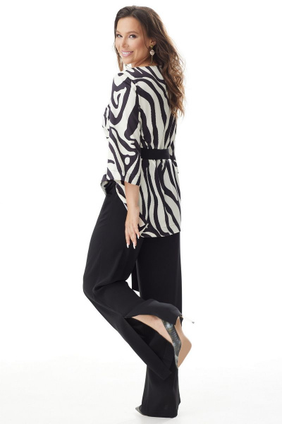 Нарядный комплект из блузы с принтом и прямых брюк Магия моды 2326 черно-белый - фото 2