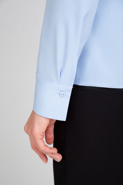 Деловая блузка из текстиля с воротником-стойкой IVARI 405 голубой - фото 8