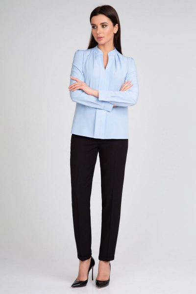 Деловая блузка из текстиля с воротником-стойкой IVARI 405 голубой - фото 4