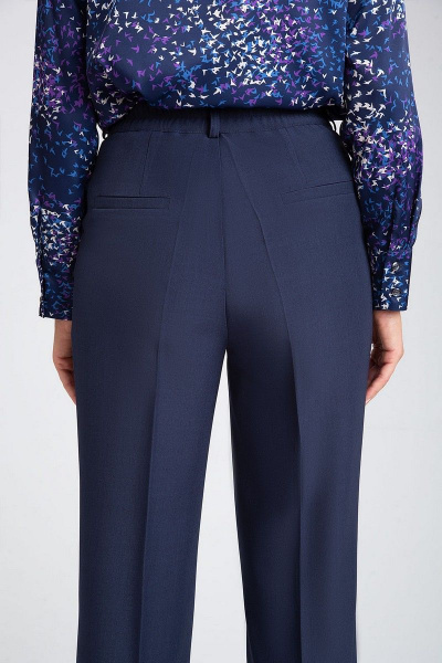 Деловой костюм-двойка из текстиля с высоким поясом IVARI 10609 темно-синий - фото 10