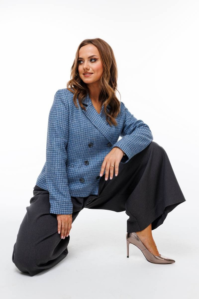 Комплект брюки-бермуды и жакет из текстиля с карманами и лацканами SandyNa 130566 голубой+графит - фото 4