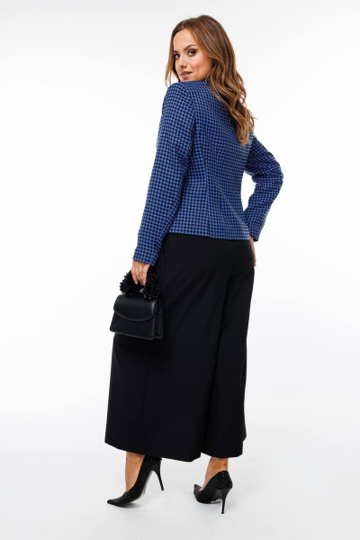 Деловой комплект брюк и жакета из текстиля с расширенными брюками SandyNa 130566 синий+черный - фото 9