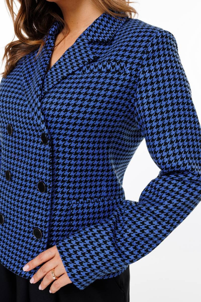 Деловой комплект брюк и жакета из текстиля с расширенными брюками SandyNa 130566 синий+черный - фото 7