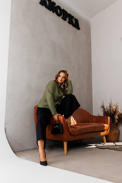 Брюки и жакет из текстиля с прорезными карманами и лацканами SandyNa 130566 хаки+черный - фото 8