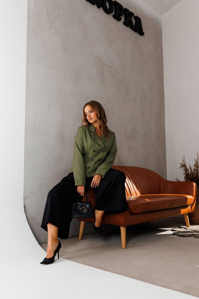 Брюки и жакет из текстиля с прорезными карманами и лацканами SandyNa 130566 хаки+черный - фото 7