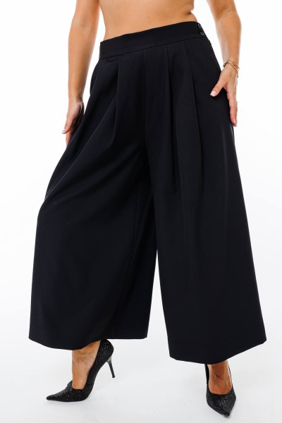 Брюки и жакет из текстиля с отрезными бочками и расширенными брюками SandyNa 130566 белый+черный - фото 6