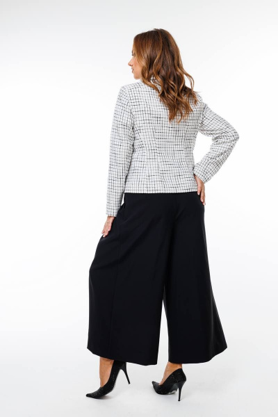 Брюки и жакет из текстиля с отрезными бочками и расширенными брюками SandyNa 130566 белый+черный - фото 3