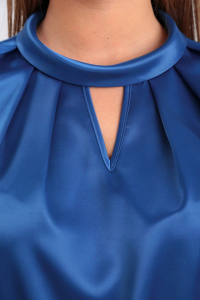 Блуза прямого силуэта из атласной ткани с капелькой Angelina & Сompany 907 - фото 8