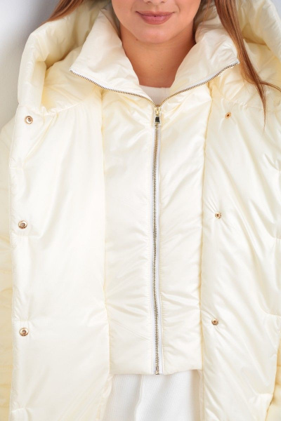 Лёгкое демисезонное пальто из плащёвой ткани с капюшоном Диомант 1925 экрю - фото 9
