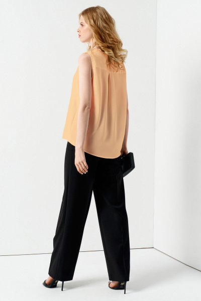 Летняя текстильная блузка с коротким рукавом и лодочкой V-открытым вырезом Панда 99940w персиковый - фото 2