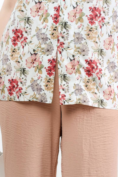 Блуза с V-образным вырезом и нагрудными вытачками La rouge 6240 белый-(цветы) - фото 7