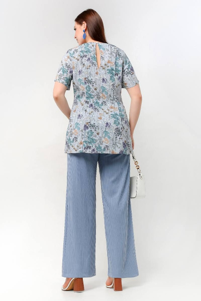 Нарядная блуза с коротким рукавом и рельефами для лета La rouge 6243 голубой-(цветы) - фото 4