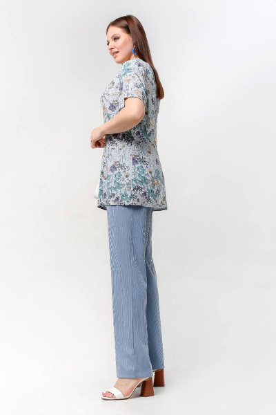 Нарядная блуза с коротким рукавом и рельефами для лета La rouge 6243 голубой-(цветы) - фото 3