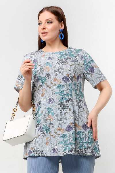 Нарядная блуза с коротким рукавом и рельефами для лета La rouge 6243 голубой-(цветы) - фото 1