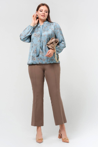 Нарядная блуза с воротником-галстук и рельефами для летних дней La rouge 62515 бирюза-(цветы) - фото 2