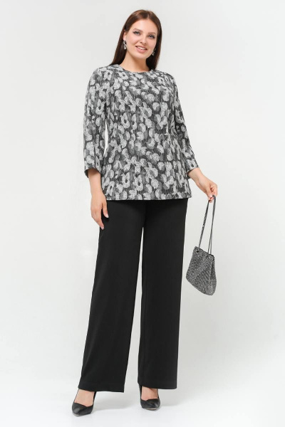 Блуза полуприлегающая с рельефами и жаккардовым текстилем La rouge 6261 серый-(одуванчики) - фото 2