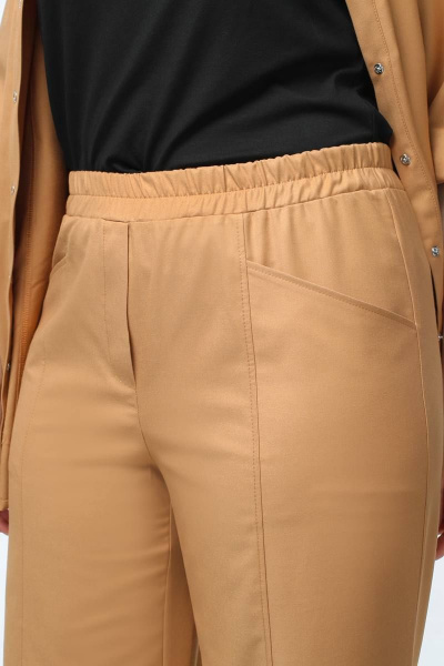 Женские прямые брюки сафари из текстиля с рельефами La rouge 8044 кэмел - фото 4