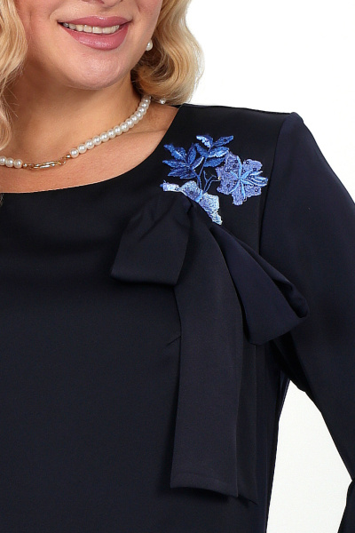 Элегантное платье из сатина с аппликациями и бантами Ninele 5974 синий - фото 2