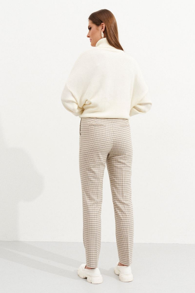 Бежевые зауженные брюки из текстиля с карманами Ketty К-06960 бежевый - фото 5