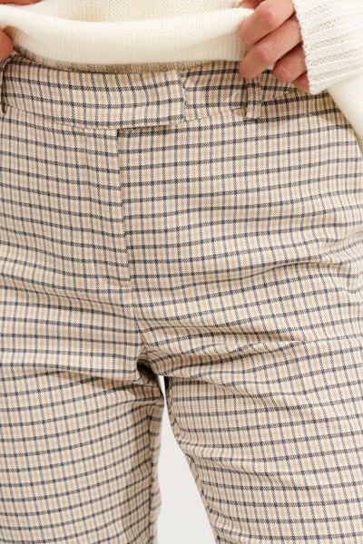 Бежевые зауженные брюки из текстиля с карманами Ketty К-06960 бежевый - фото 4