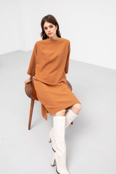 Платье свободного силуэта из поливискозы с разрезами VIZANTI 9352 карамельный - фото 10