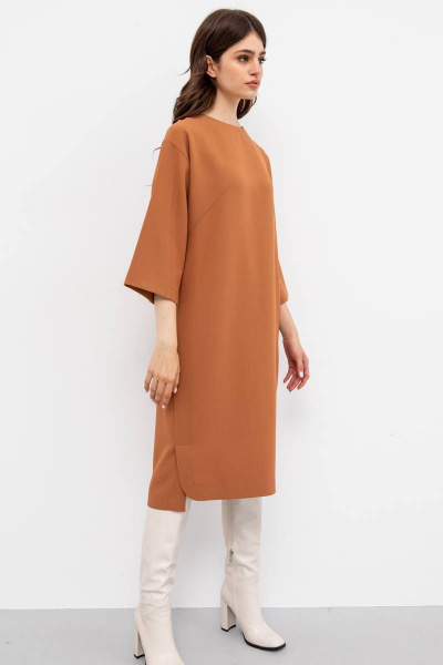 Платье свободного силуэта из поливискозы с разрезами VIZANTI 9352 карамельный - фото 4