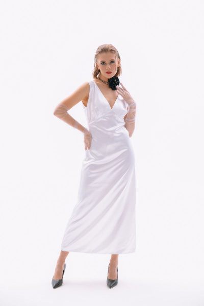 Белое платье в пол прилегающего силуэта с длинными перчатками NikVa 410-1 молоко - фото 1