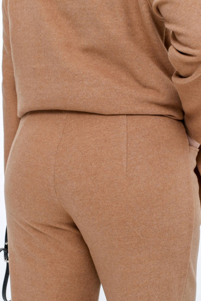 Брюки расширенного силуэта с поясом из плотного трикотажа La rouge 8053 кэмел - фото 6
