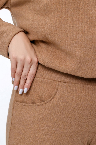 Брюки расширенного силуэта с поясом из плотного трикотажа La rouge 8053 кэмел - фото 5