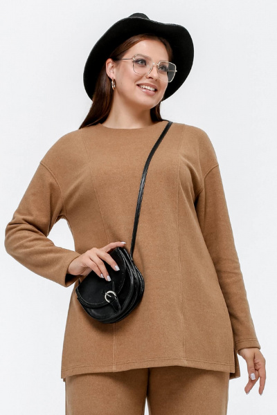 Свободный джемпер из плотного трикотажа с рельефами и разрезами La rouge 3326 кэмел - фото 1