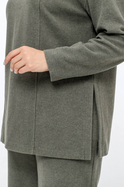 Джемпер с спущенной линией плеча и разрезами из трикотажа La rouge 3326 хаки - фото 6