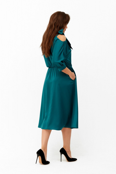 Круглогодичное платье с бретелью и бантами Andina city 8017 изумруд - фото 4