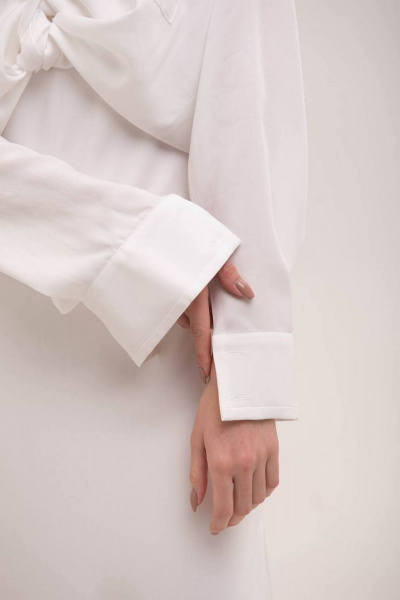 Деловая и повседневная белая рубашка из лиоцелла с воланом Azet 2123 молоко - фото 2