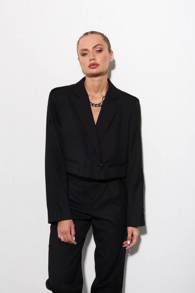 Деловой укороченный жакет с дефисом плечей и двубортной застежкой Azet 2301 черный - фото 1