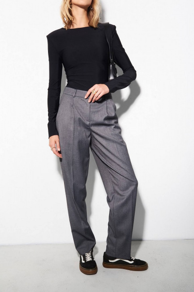 Брюки зауженные из деловой костюмной поливискозы Azet 2401 графит - фото 5