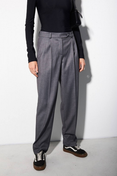 Брюки зауженные из деловой костюмной поливискозы Azet 2401 графит - фото 4