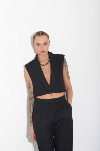 Демисезонный жилет с декоративным хлястиком и люверсами Azet 2403 черный - фото 4