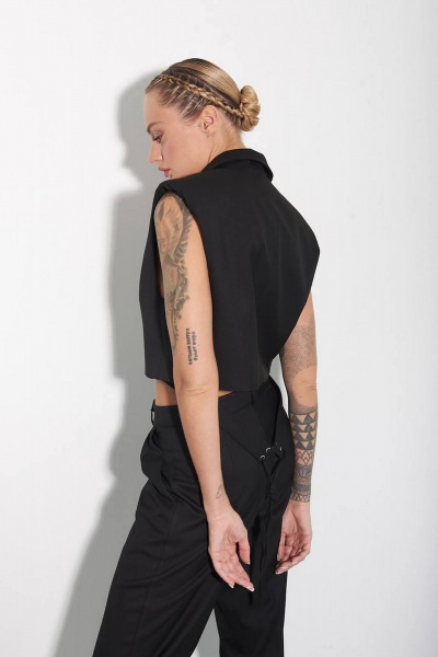 Демисезонный жилет с декоративным хлястиком и люверсами Azet 2403 черный - фото 3