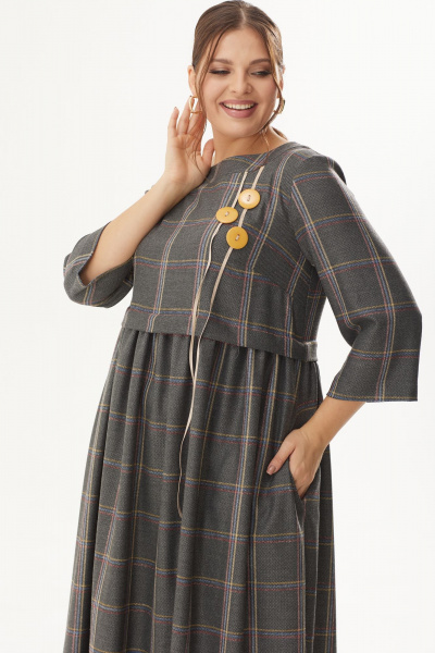 Длинное платье из мягкого трикотажа с зажимами и карманами Michel chic 2132/1 серый - фото 7