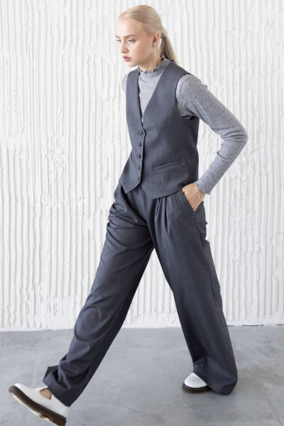 Летний классический жилет из костюмной ткани с V-образным вырезом ULLA 1G серый - фото 6