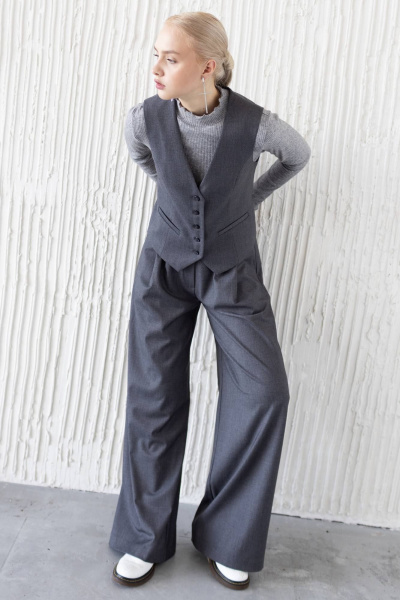 Летний классический жилет из костюмной ткани с V-образным вырезом ULLA 1G серый - фото 1