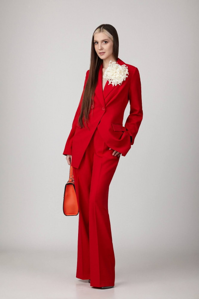 Костюм брючный из костюмной ткани с жакетом и брошью Rosheli 899/3 - фото 1