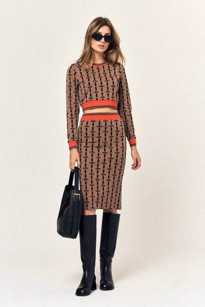 Комплект из трикотажа: приталенный джемпер и юбка с довязом по краям LeNata 21225 коричневый-в-рисунок - фото 2