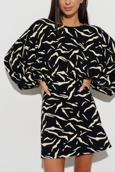 Демисезонное платье с контрастным принтом и рукавом-футболкой ANNETE A3430 - фото 6