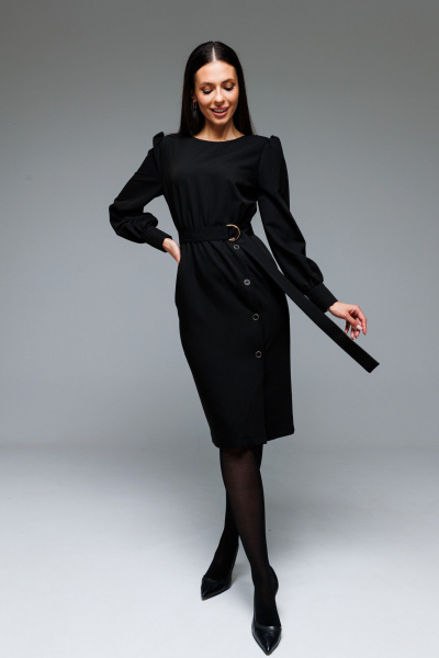 Черное платье из текстиля с смещенным разрезом и талиевыми вытачками Ларс Стиль 847 - фото 1