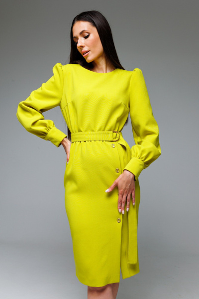 Желтое платье с талиевыми вытачками и смещенным разрезом Ларс Стиль 847/2 - фото 2